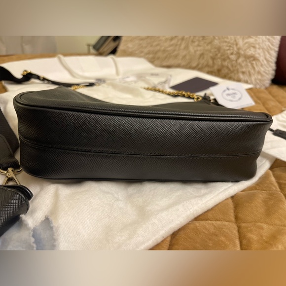 PRADA RE-EDITION 2005 HANDBAG IN BLACK LEATHER SAFFIANO - Picture 5 of 9